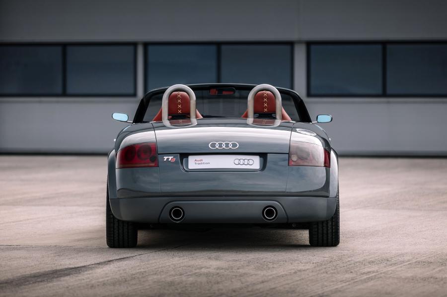  Audi TTS Roadster Concept 1995 года  (фото 2 из 14)